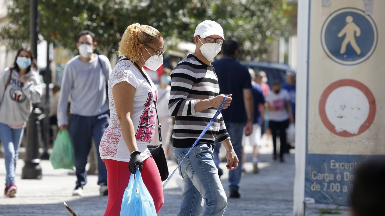 Primer día de uso obligatorio de mascarillas en Barbanza