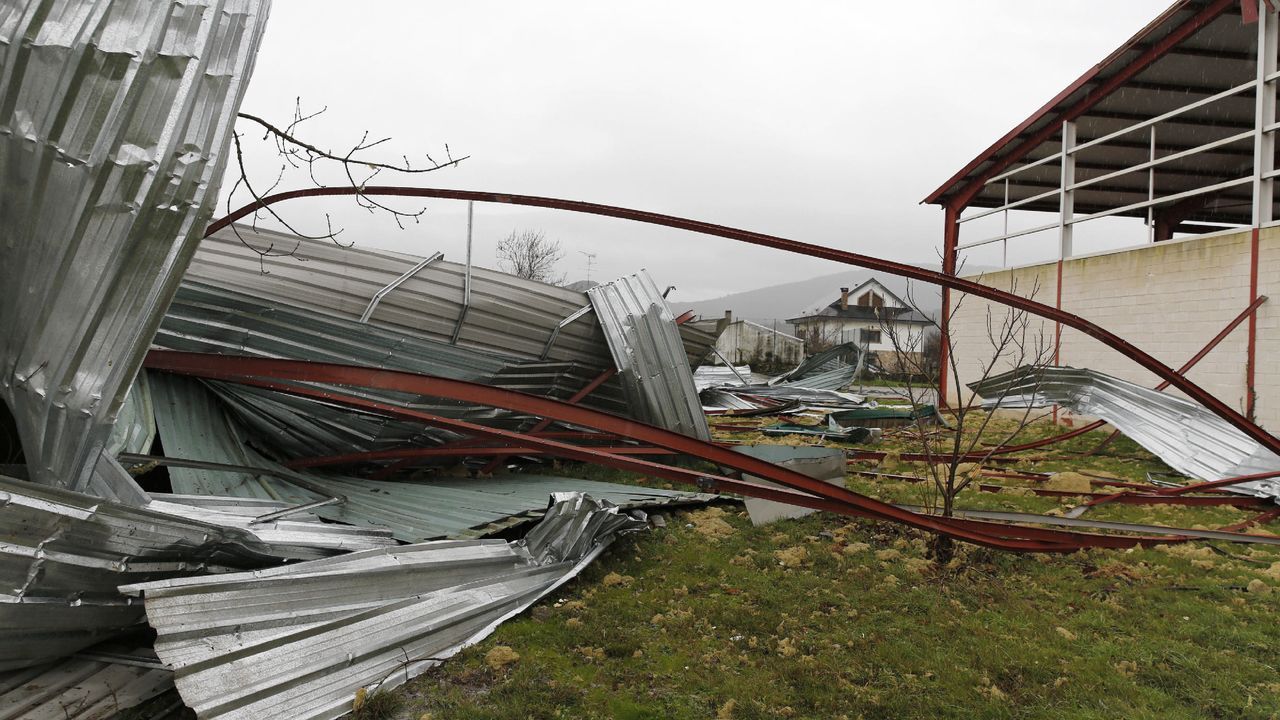 ASÍ HA CASTIGADO EL TEMPORAL A OURENSE.Las comarcas de A Limia y de Verín han sufrido daños en el campo y en edificaciones