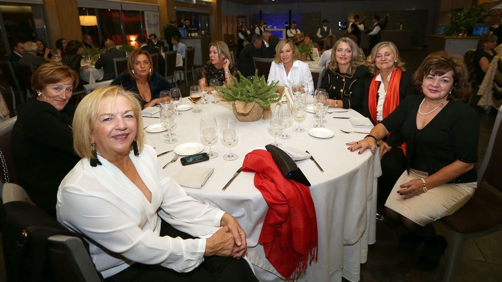 Homenaje al inspector jefe José Antonio Rilo en la cena benéfica de Renacer