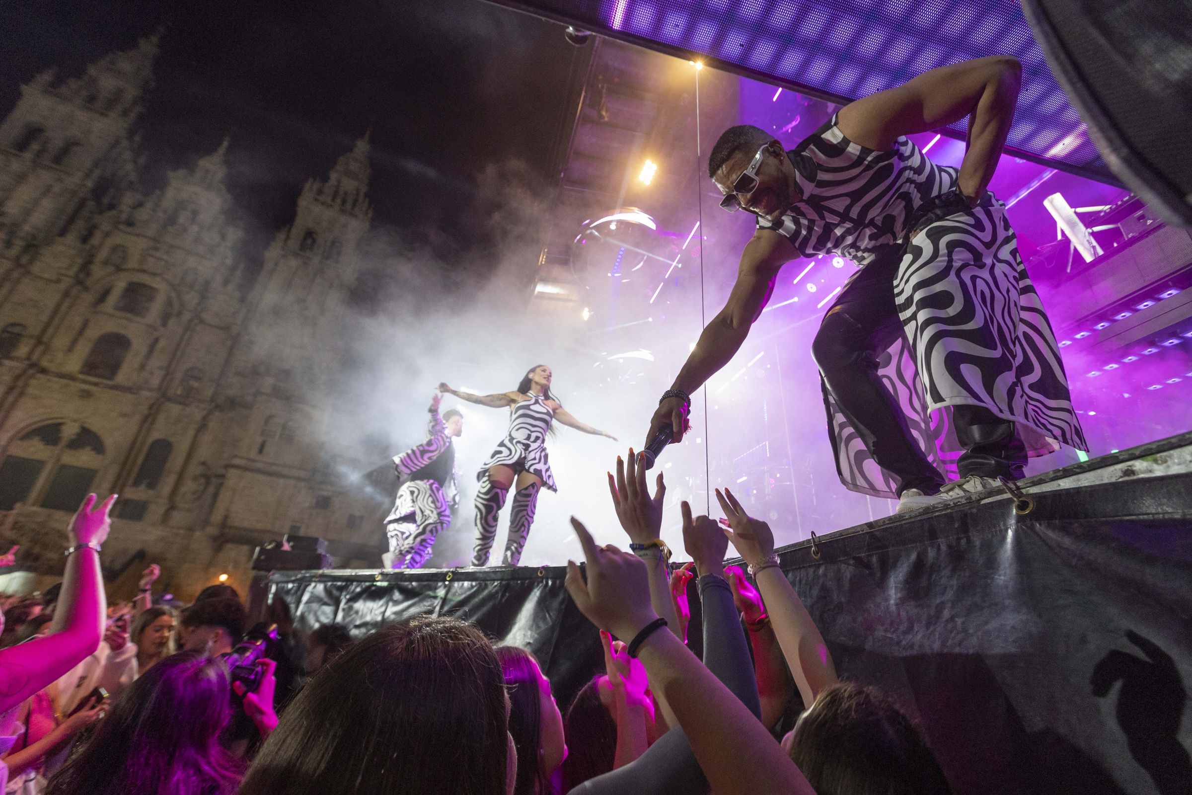 Actuacin da orquestra Panorama na praza do Obradoiro nas festas da Ascensin. 08/05/2024