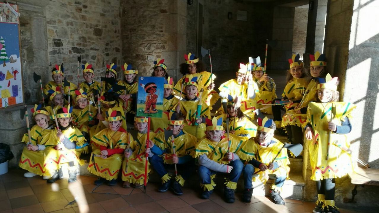 Desfile de alumnos del colegio Nuestra Señora de los Remedios