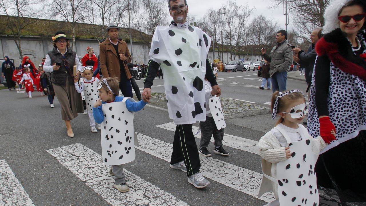 Desfile de comparsas del colegio Juan de Lángara