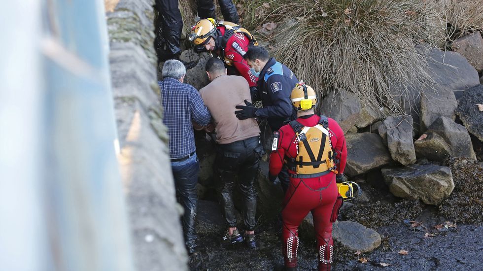 Se tira al Lerez para escapar de la policía