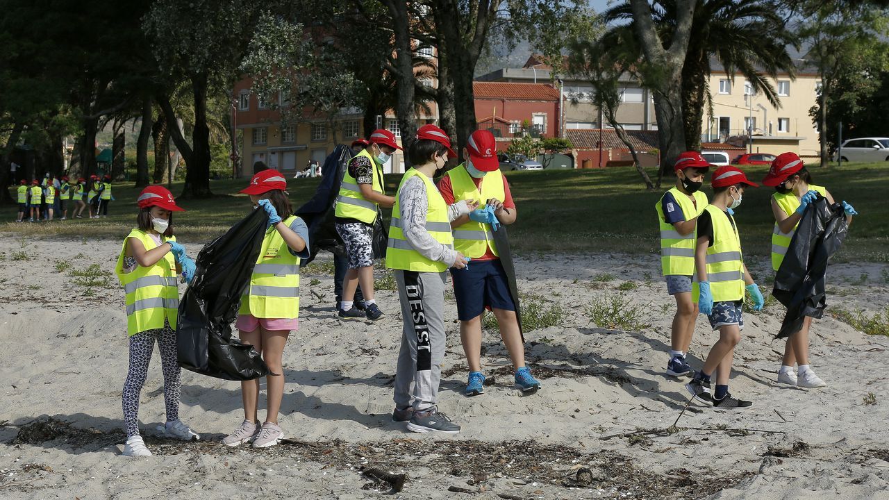 Programa Ludieduca de Jealsa y La Cruz Roja con motivo del día de los océanos en Barraña y o Areal
