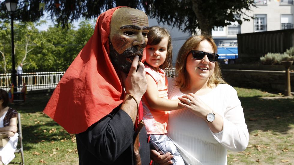 Castro Caldelas vivió la procesión de Os Remedios, a la que no faltó O Irrio Peliqueiro