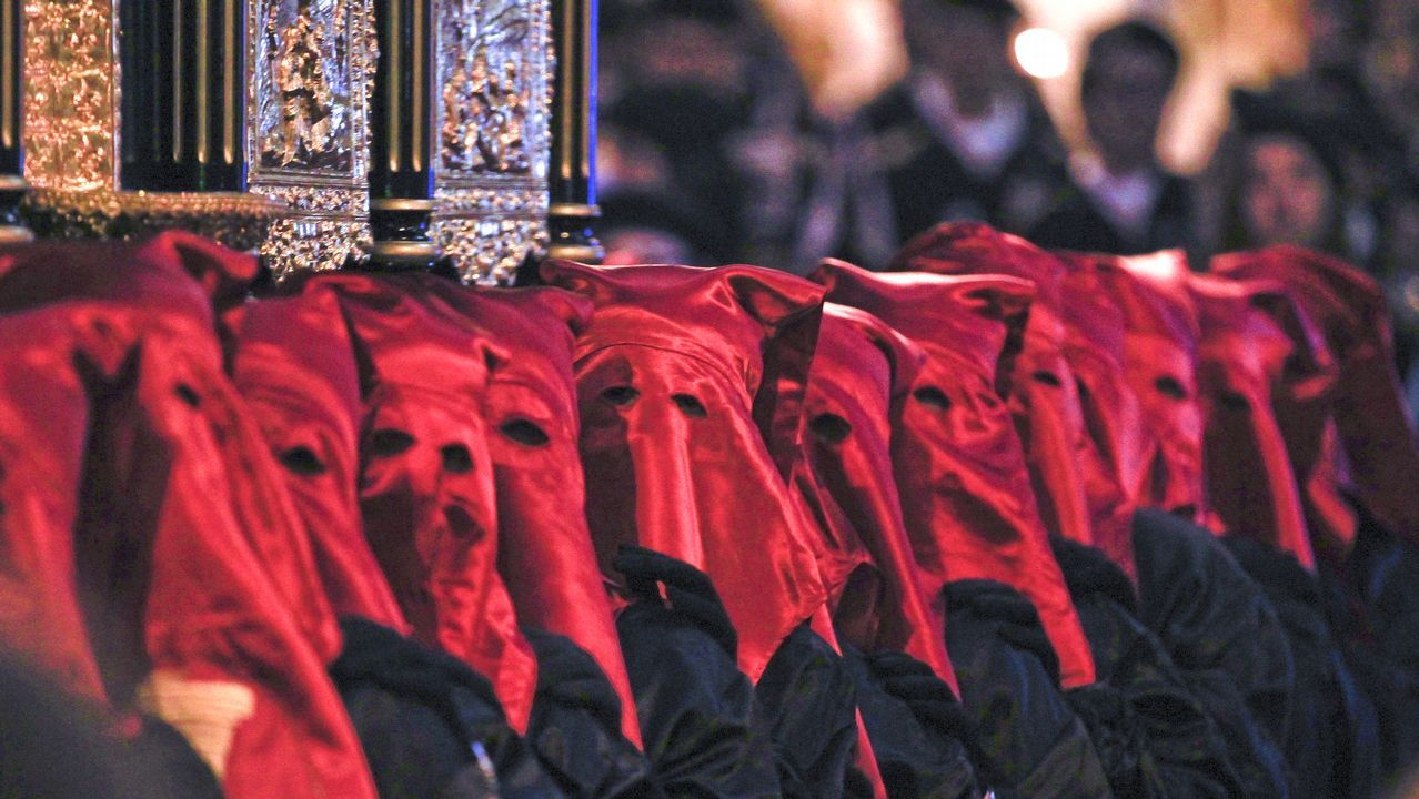 Martes Santo | Procesión de Jesús atado a la Columna y la Santísima Virgen de la Esperanza. Cofradía de Dolores