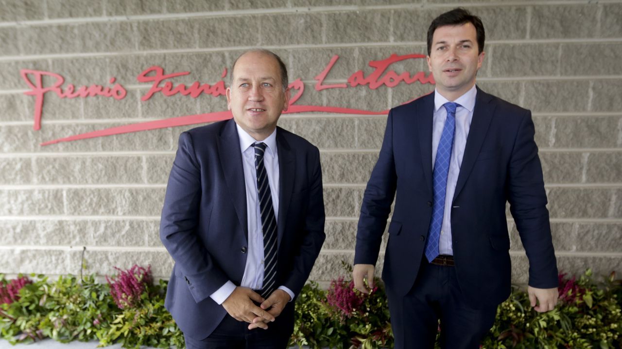 Flora Pérez, vicepresidenta de la Fundación Amancio ORtega y Pablo Isla, presidente de Inditex, junto a Santiago Rey, presidente y editor de La Voz .Xoaquín Fernández Leiceaga, portavoz del grupo parlamentario del PSdeG, junto a Gonzalo Caballero, líder de los socialistas gallegos