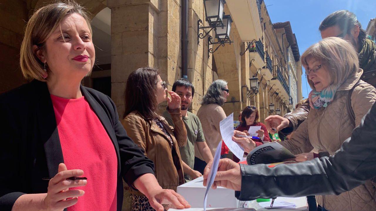 Ana Taboada en las votaciones de Faciendo Ciudá