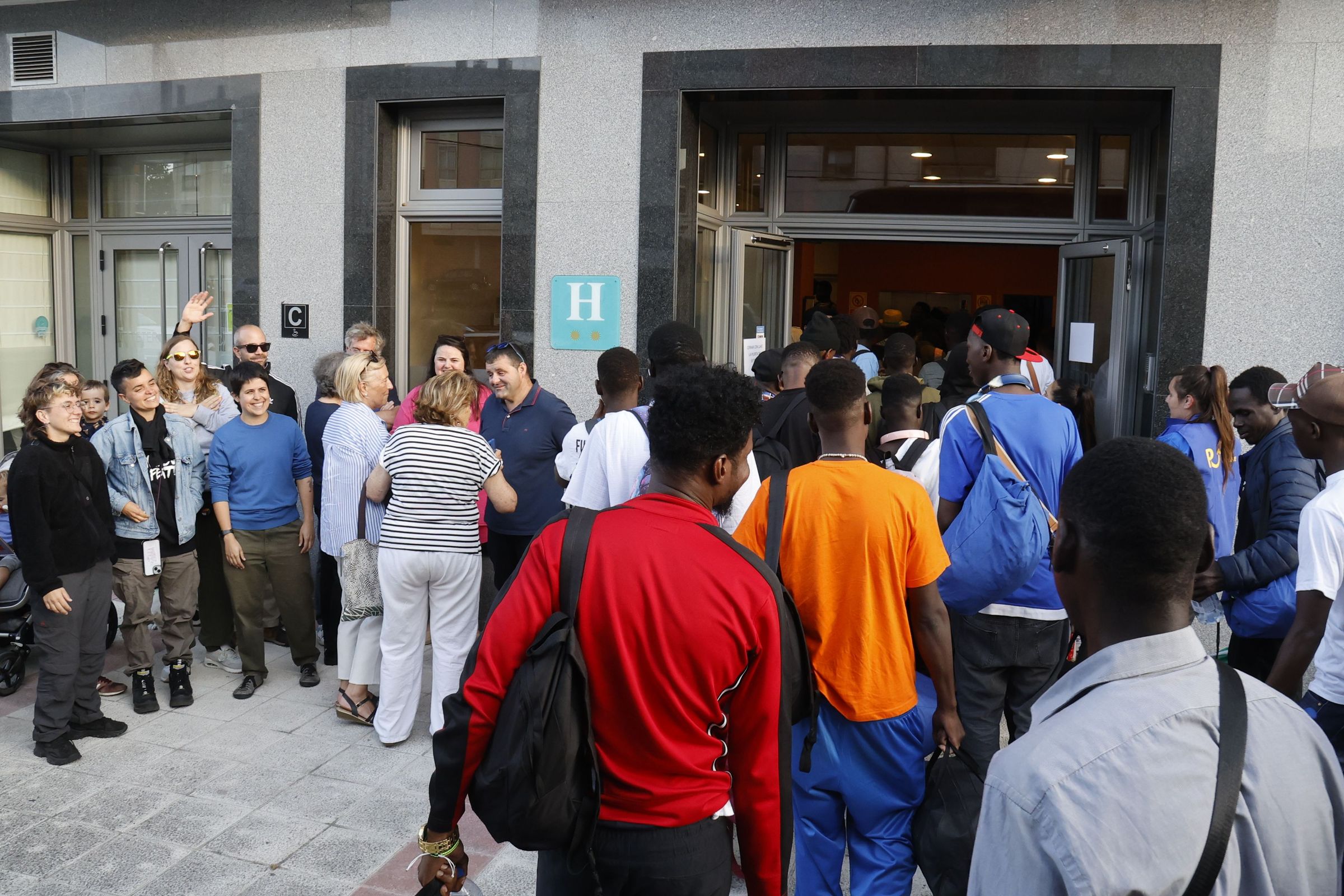 Chegada de 100 refuxiados fuxidos da guerra de Mali ao hotel Ro Ulla en Monterroso. 29/08/2024
