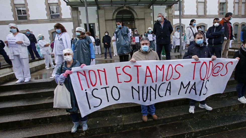 Concentración de sanitarios en el hospital Provincial