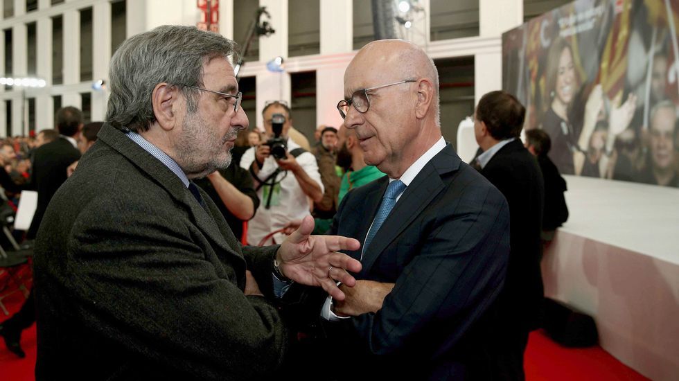Mireia Chacón y Xavier Tápia, hermana y cuñado de Chacón, han cerrado el acto de homenaje del PSC a la socialista.