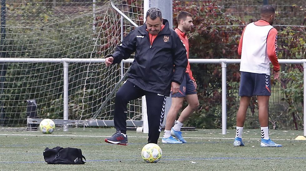 Entrenamiento del Pontevedra CF en A Xunqueira