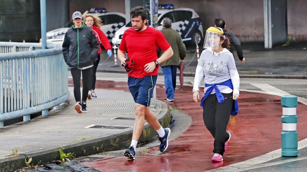 Deportistas durante el primer día de la desescalada