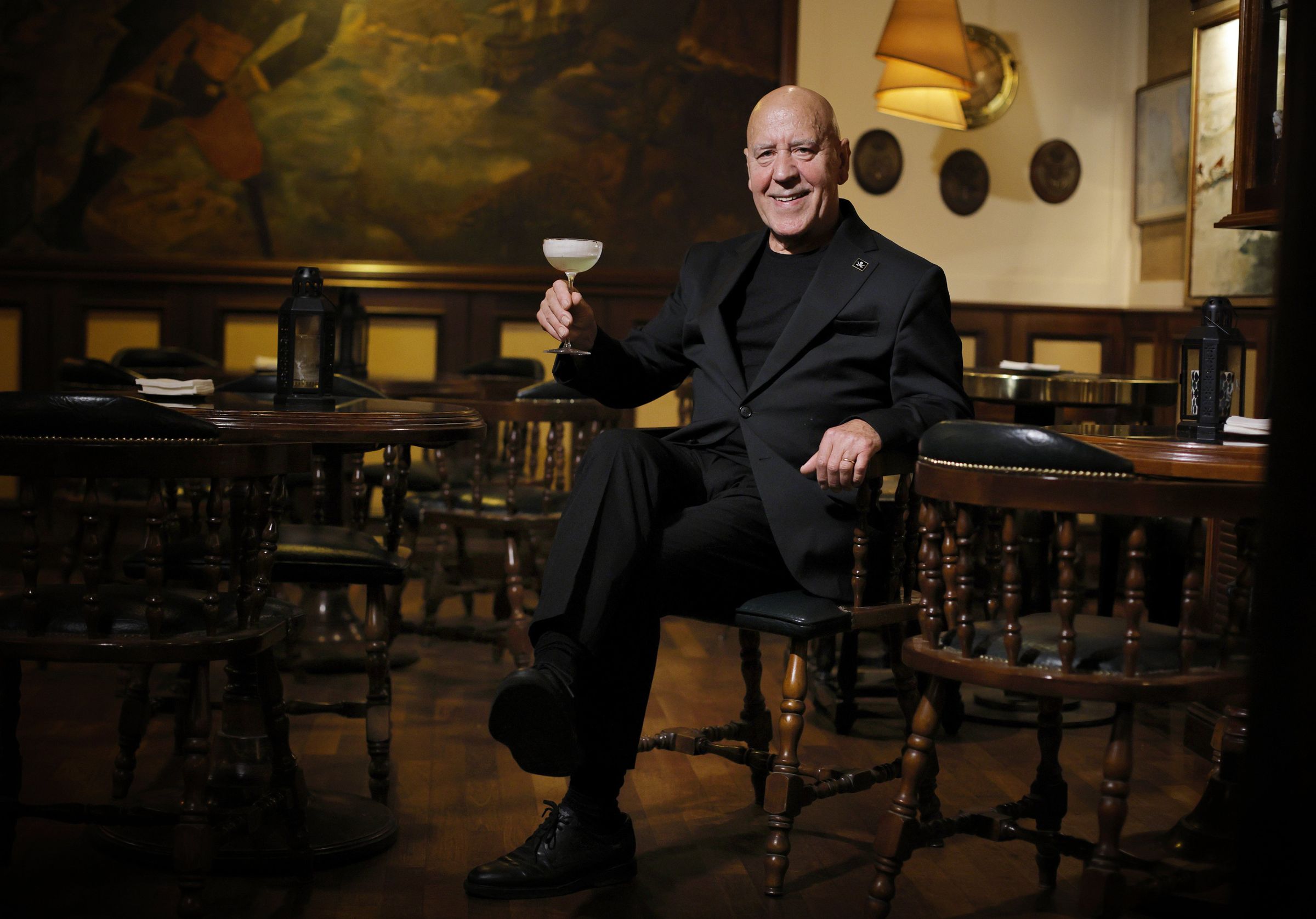 Manuel Arias, barman de El Pirata ensnanos a preparar o seu cctel Correntes Marias. 18/04/2025