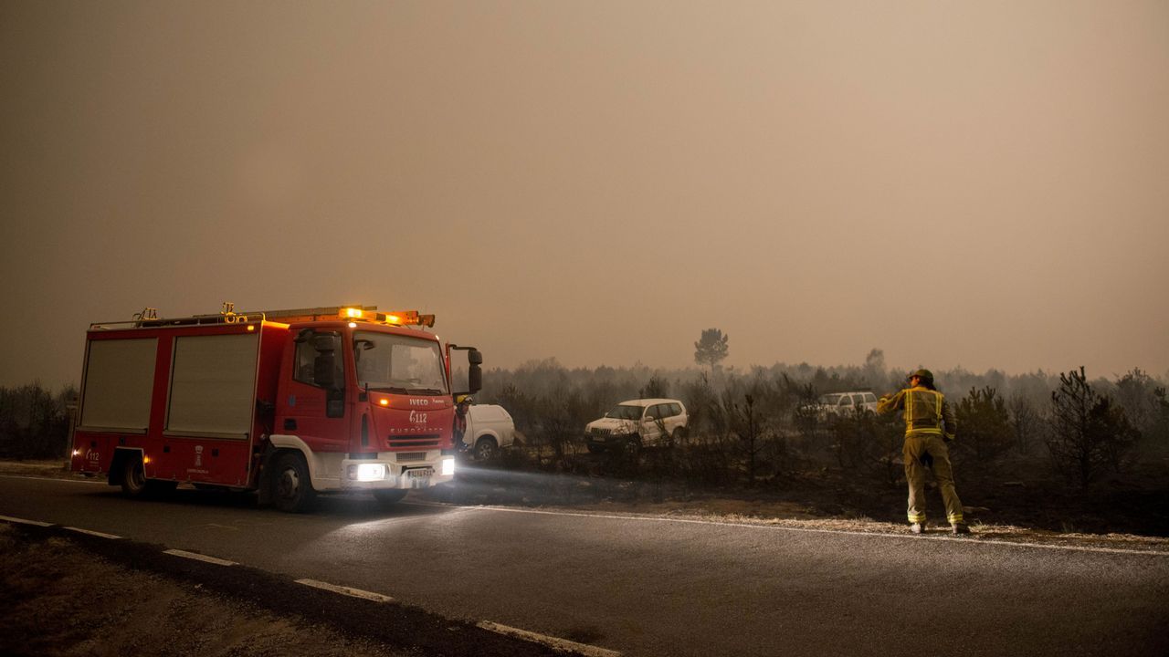Incendio en el concello de Parada de Sil. Las llamas llegaron a diferentes partes del municipio