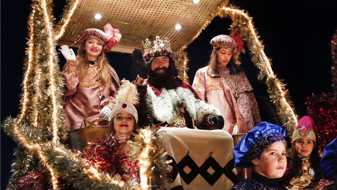 La tradicional foto en el regazo de los Reyes, para avisarles de lo que les hemos pedido