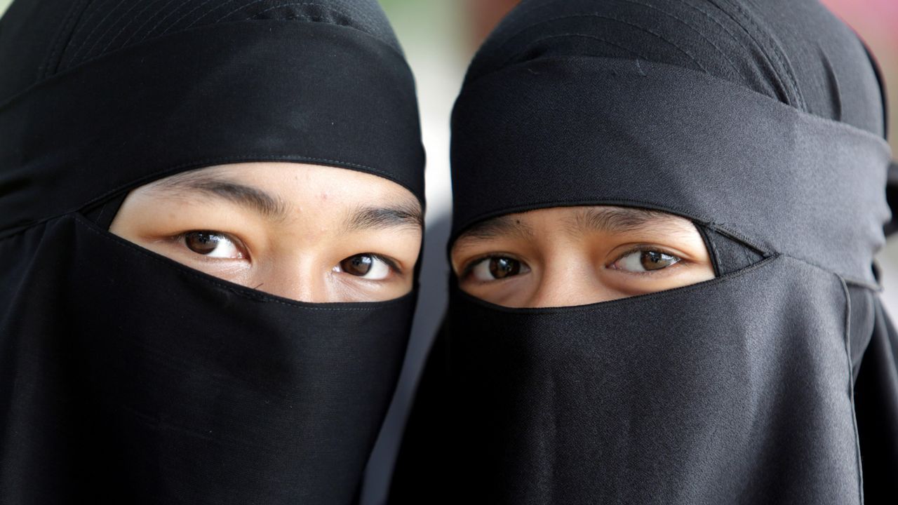 Estudiantes asisten al desfile de celebración del Año Nuevo islamico en Banda Aceh (Indonesia)