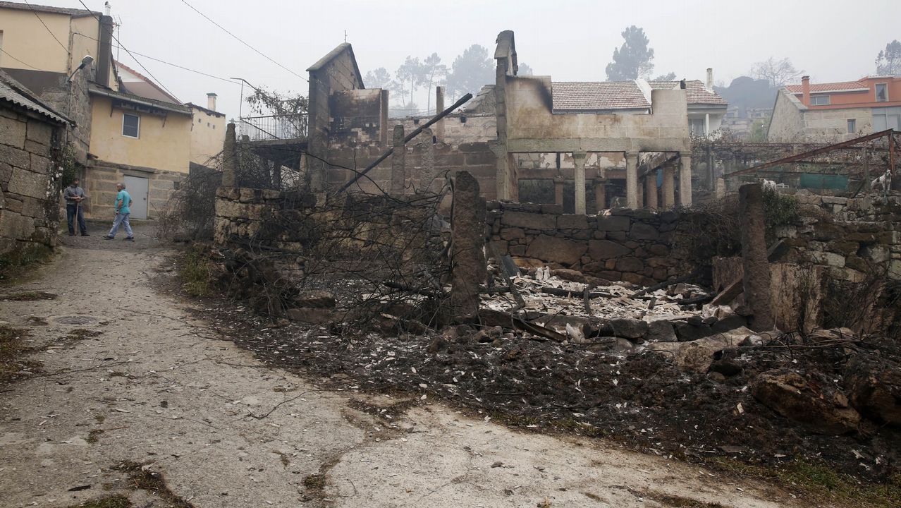 Viviendas quemadas en As Fermosas, concello de Carballeda de Avia