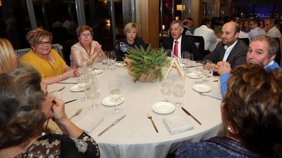 Homenaje al inspector jefe José Antonio Rilo en la cena benéfica de Renacer