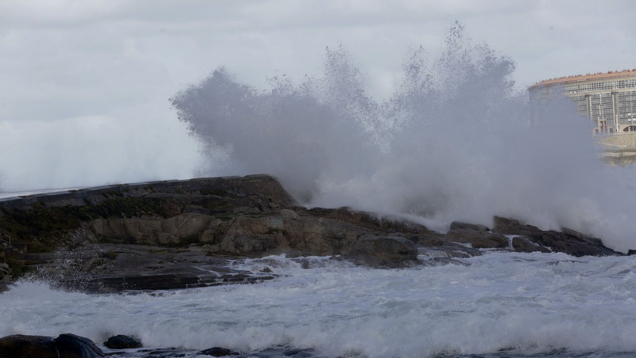 TEMPORAL EN EL MAR EN LA ZONA DE RIAZOR