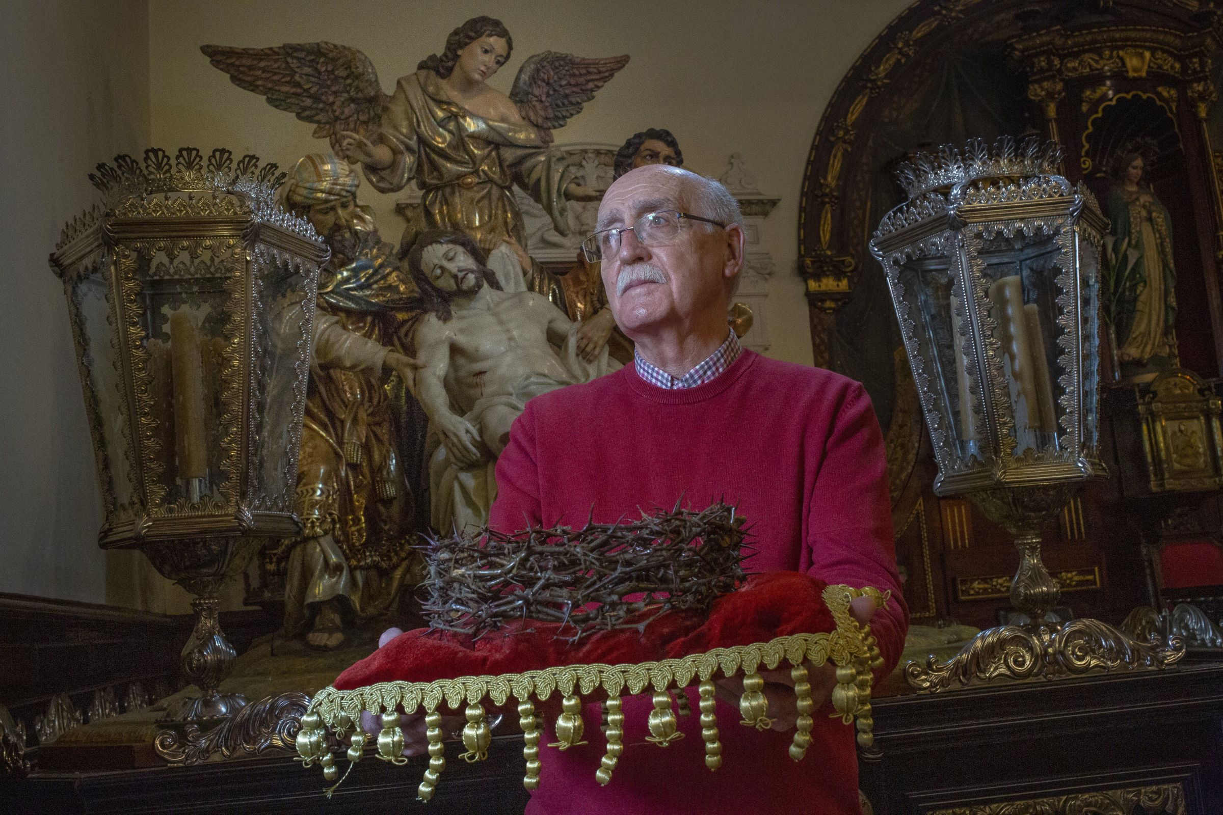 Jorge Garca Acua, cofrade desde 1974 de la cofrada de los hermanos. Capilla del colegio Inmaculada en Santiago de Compostela. 01/04/2021