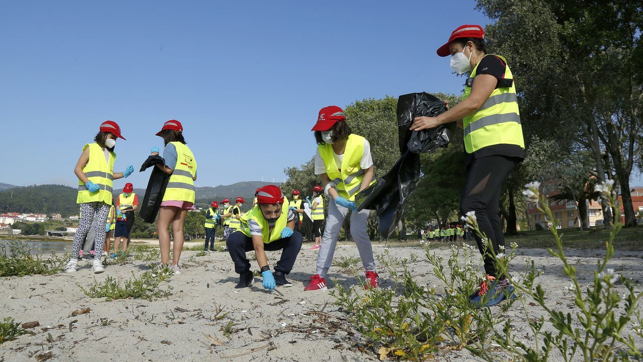Programa Ludieduca de Jealsa y La Cruz Roja con motivo del día de los océanos en Barraña y o Areal