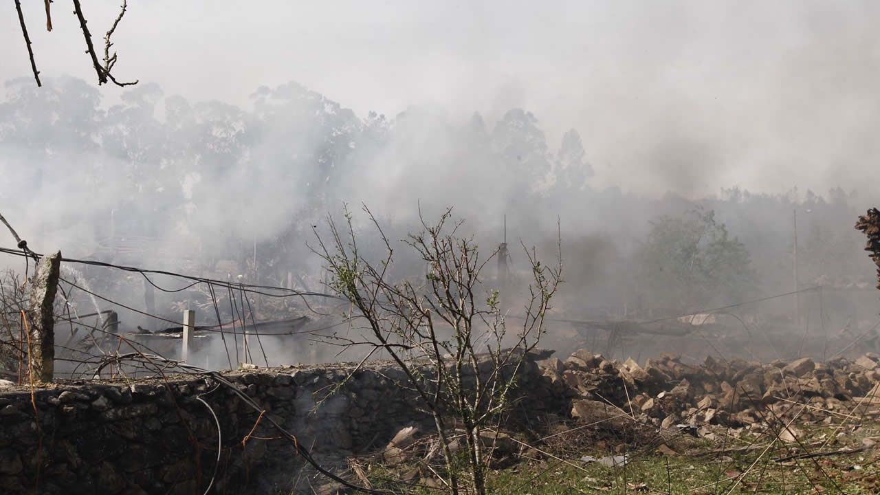 El diá después a la explosión mortal en Tui