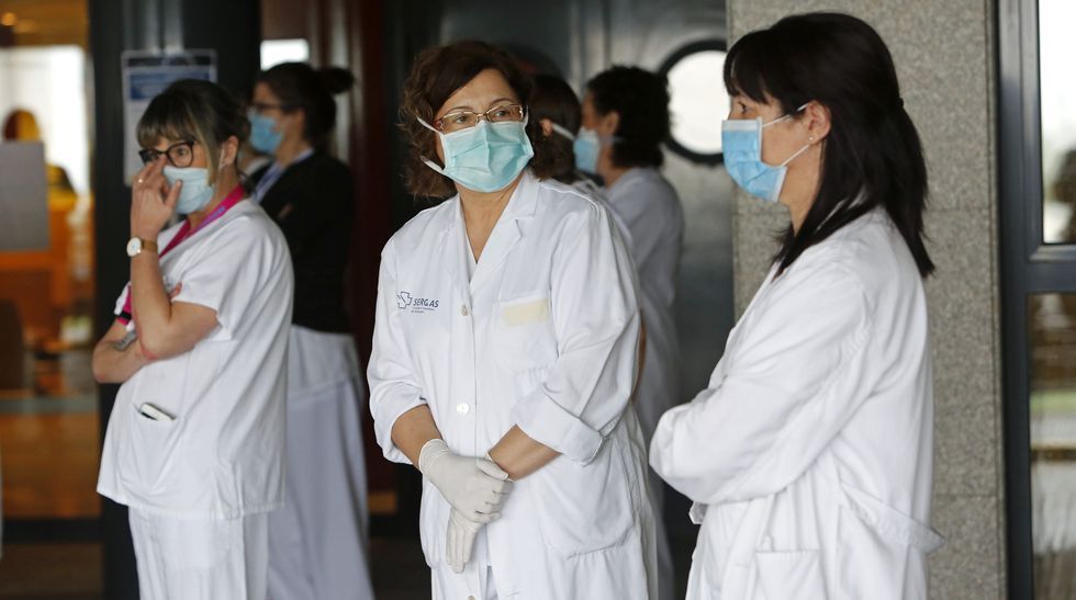Concentración de sanitarios en el hospital Montecelo