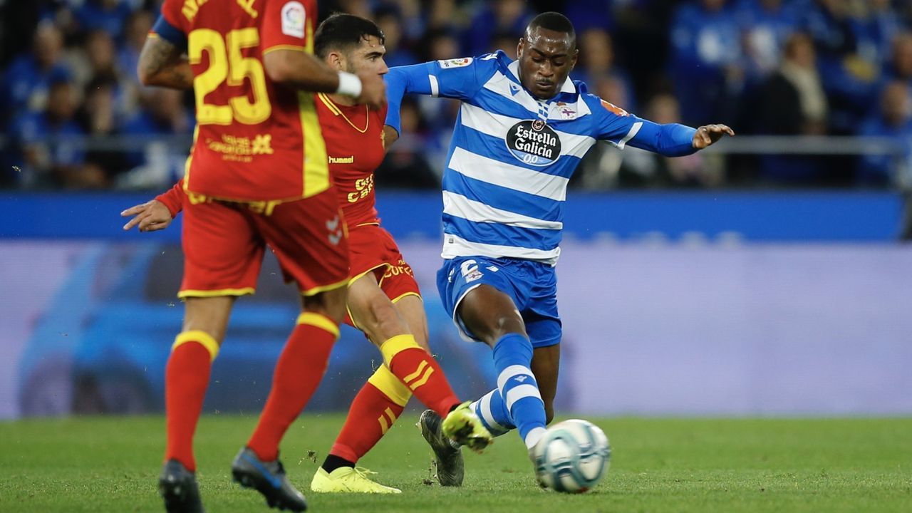 El central riojano debutó con Seedorf, se asentó con Luis César y se ha consolidado con Vázquez.