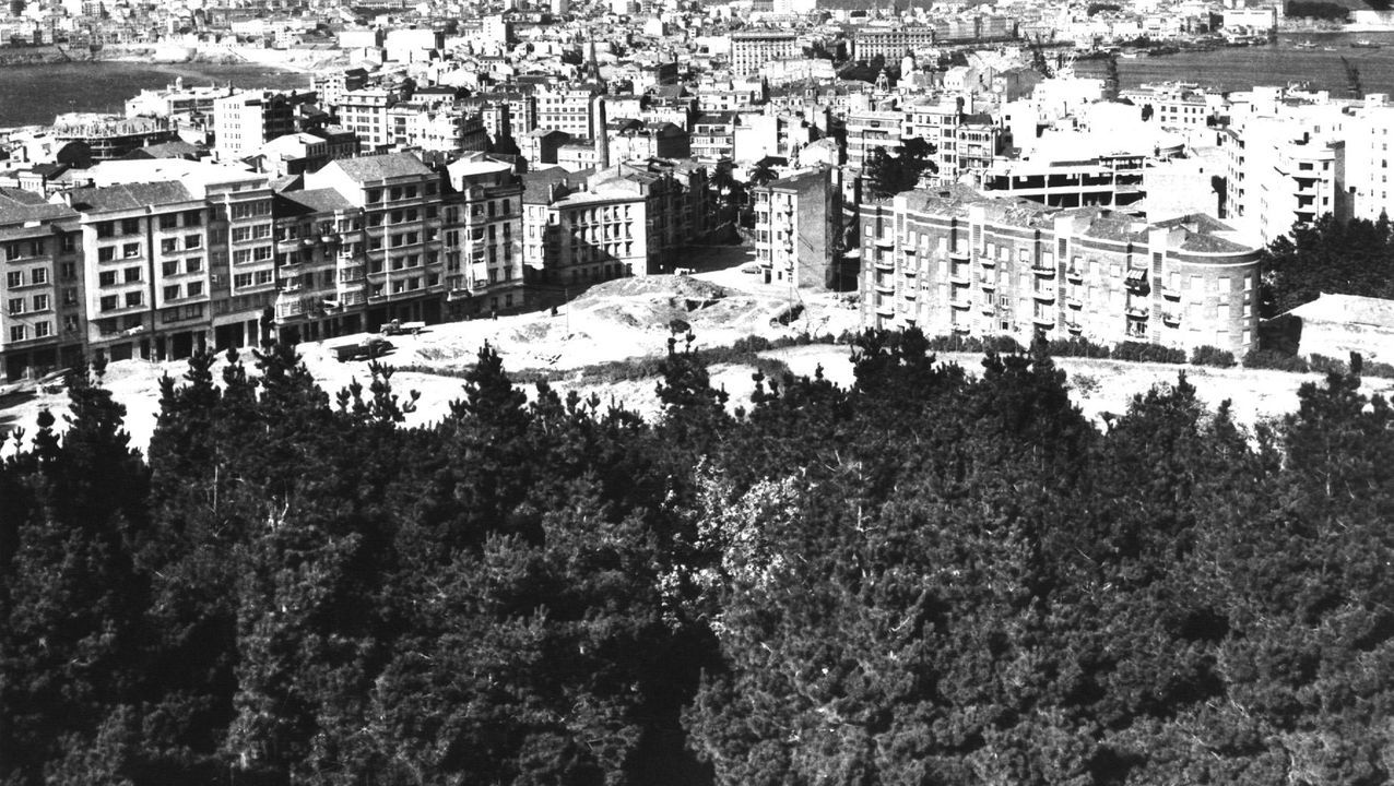 VISTA PARCIAL DE A CORUÑA DESDE EL PARQUE DE SANTA MARGARITA, EN 1962