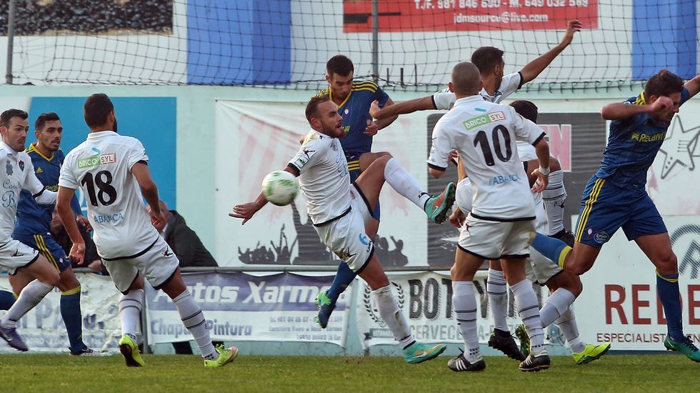 Partido de fútbol Segunda B entre Boiro y Celta B