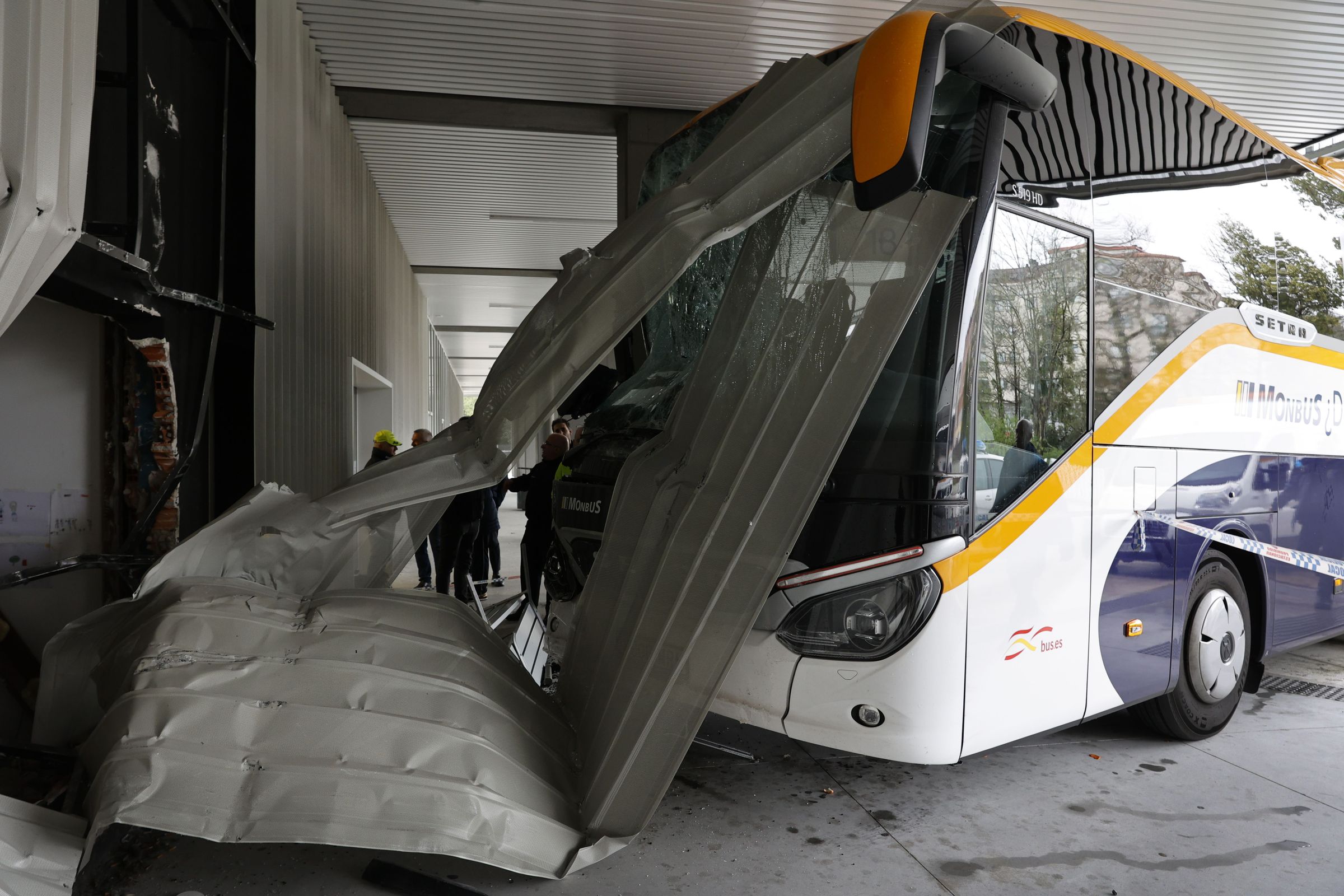 Un autobus emp�trase na d�rsena da estaci�n de autobuses de Pontevedra. 22/03/2025