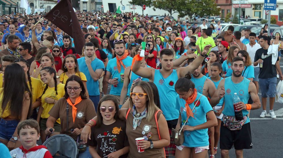 Desfile de peñas da Festa da Dorna 2016