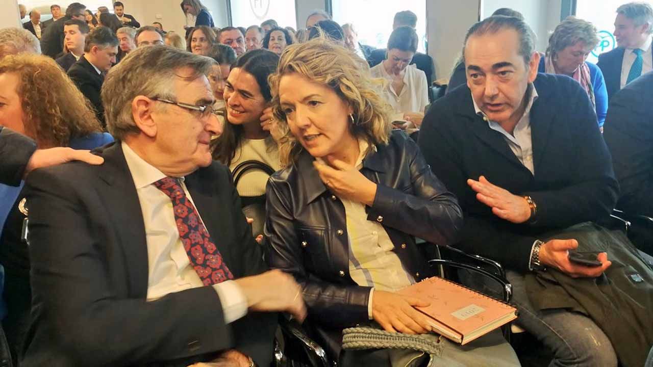 Ovidio Sánchez, Teresa Mallada y Fernando Goñi en la reunión de la dirección nacional del PP
