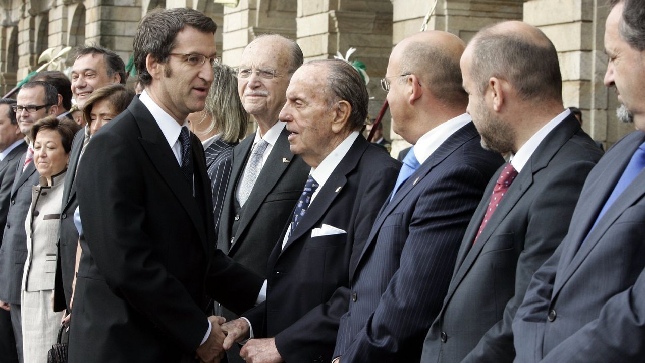 Emilio Pérez Touriño saluda, como presidente de la Xunta, a Fernández Albor
