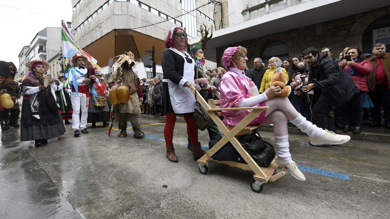 El evento cuenta con diferentes actuaciones; en la imagen, una banda de gaitas