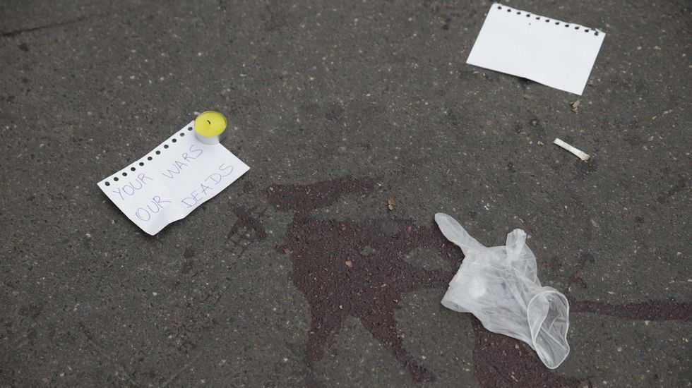 Abrigos abandonados en la calle al lado del Comptoir Voltaire cafe