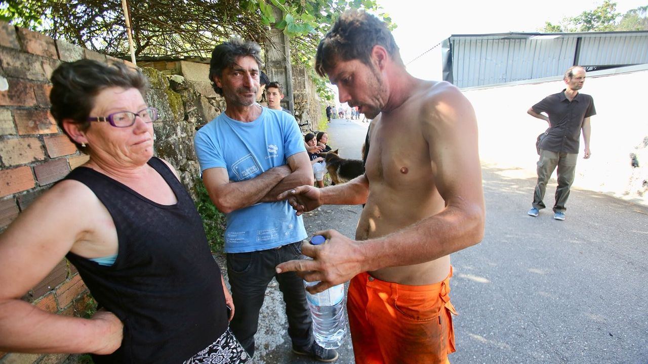 El diá después a la explosión mortal en Tui