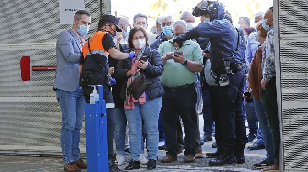 Vacunación masiva contra el Covid-19 con AstraZeneca para personas entre 60 y 65 años en el recinto ferial de Pontevedra
