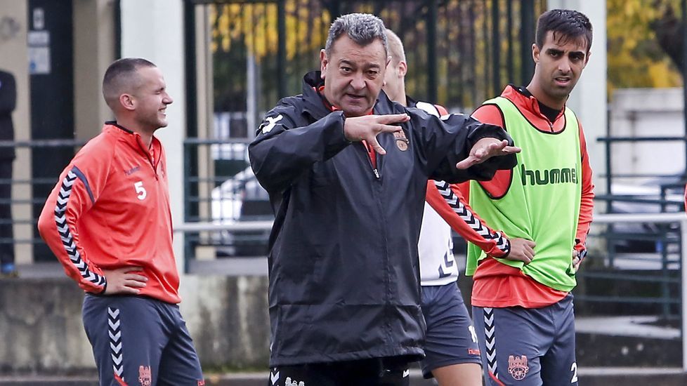 Entrenamiento del Pontevedra CF en A Xunqueira