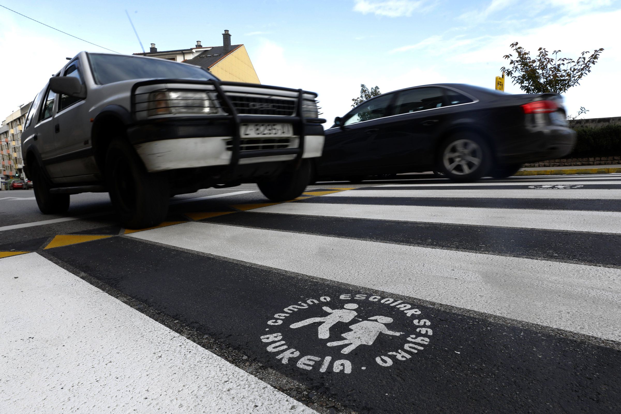 O concello de Burela habilita rutas seguras para escolares con sinais nos pasos de pens. 13/11/2024