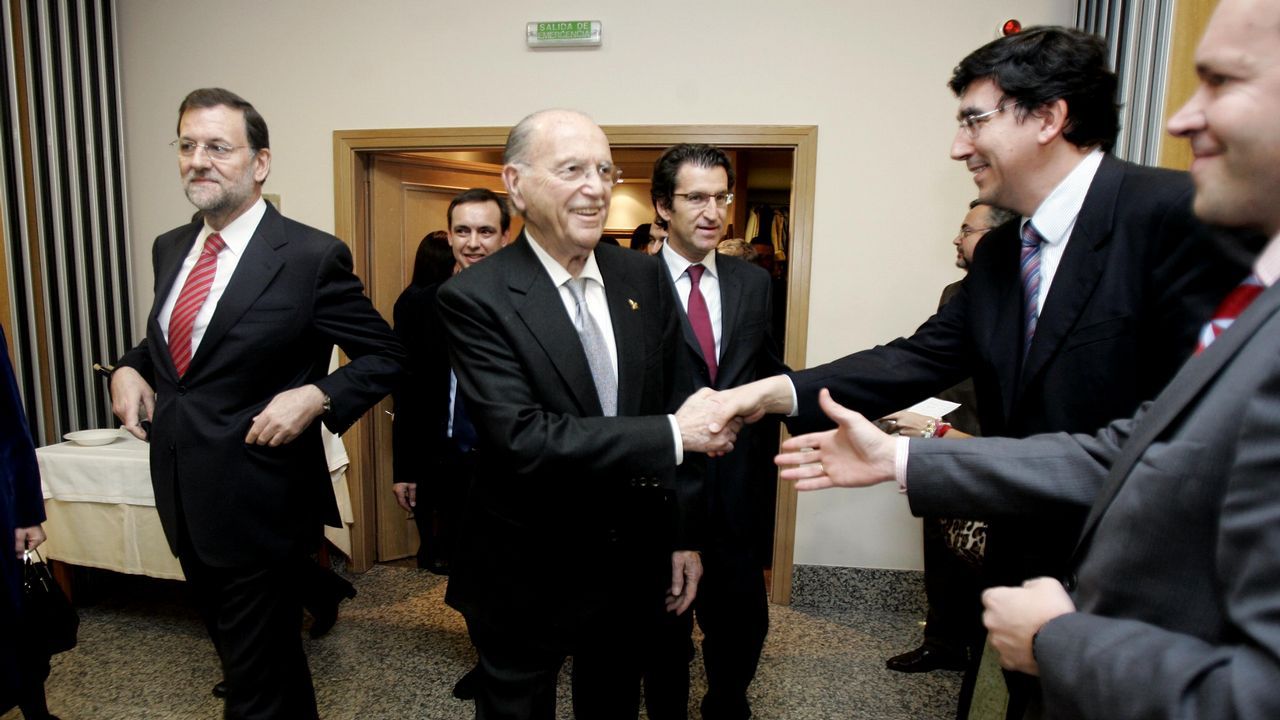 Emilio Pérez Touriño saluda, como presidente de la Xunta, a Fernández Albor