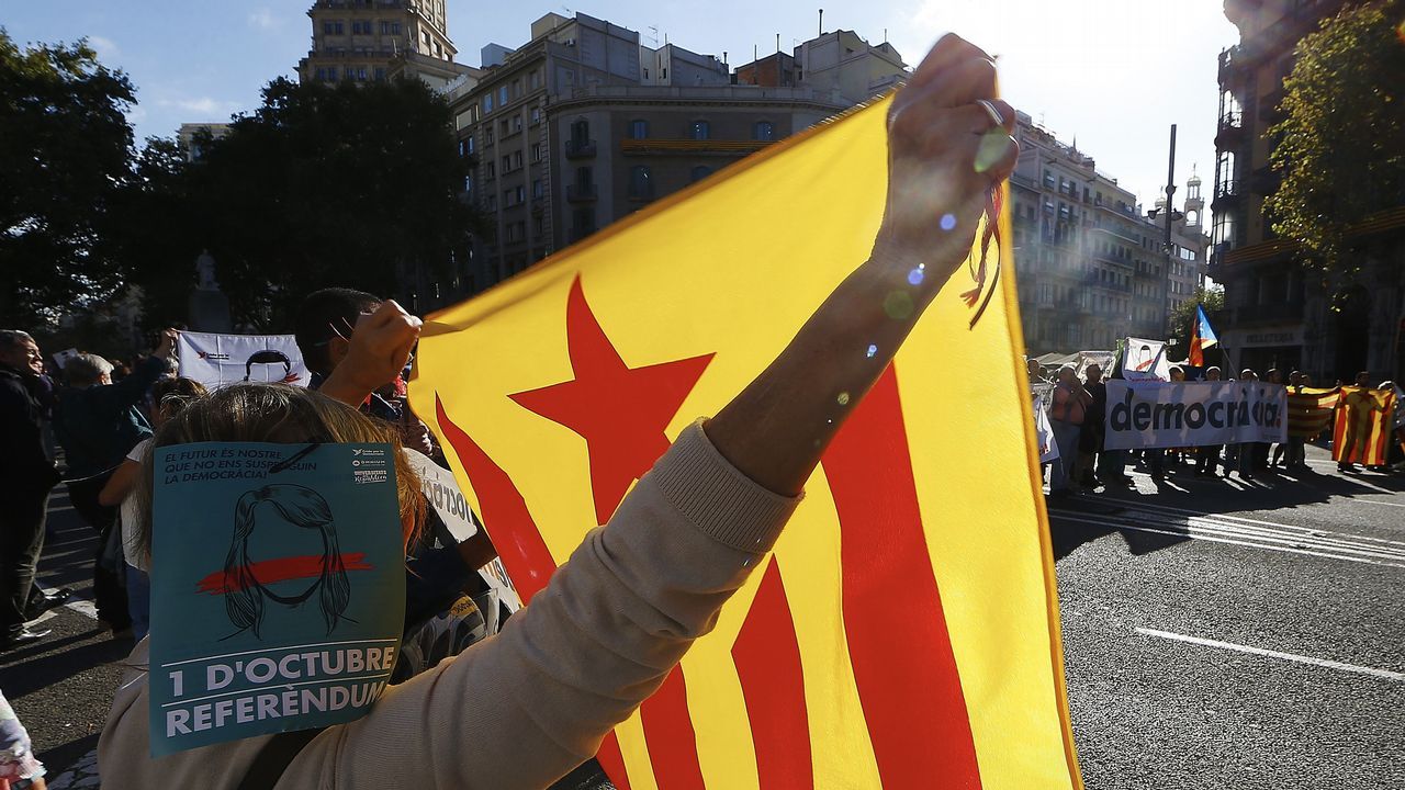 .Protesta por las detenciones y registros contra la organización del referendum catalán