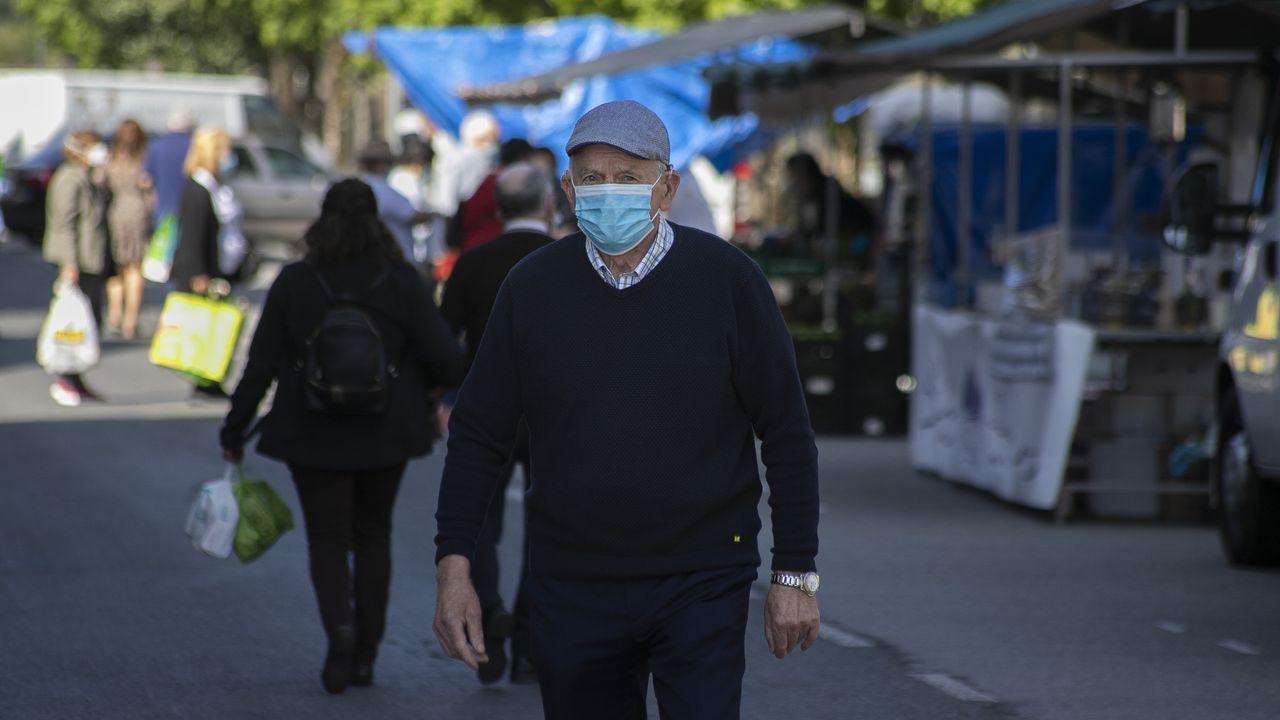 Primer día de uso obligatorio de mascarillas en Barbanza