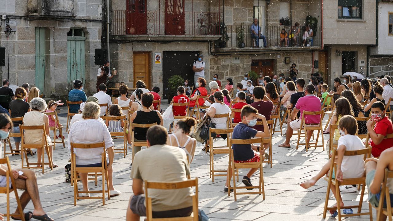 Só en la plaza do Curceiriño de Francelos