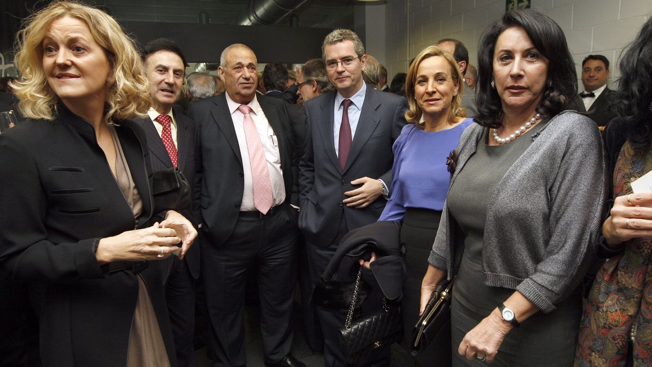 Jove, junto a Flora Pérez Marcote, Pablo Isla y María Pilar Romero en la entrega del quincuagésimo primer premio Fernández Latorre