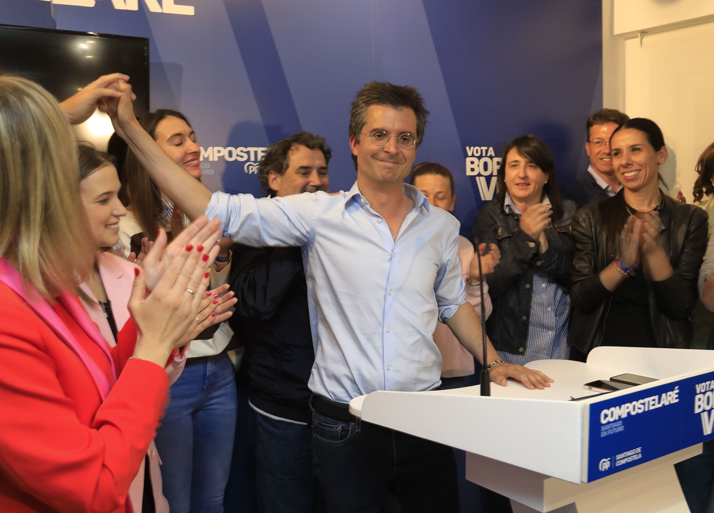 O candidato do PP � alcald�a de Santiago, Borja Verea, na sede do partido a noite electoral, despois de co�ecer que os 11 concellais obtidos son insuficientes para gobernar. 28/05/2023