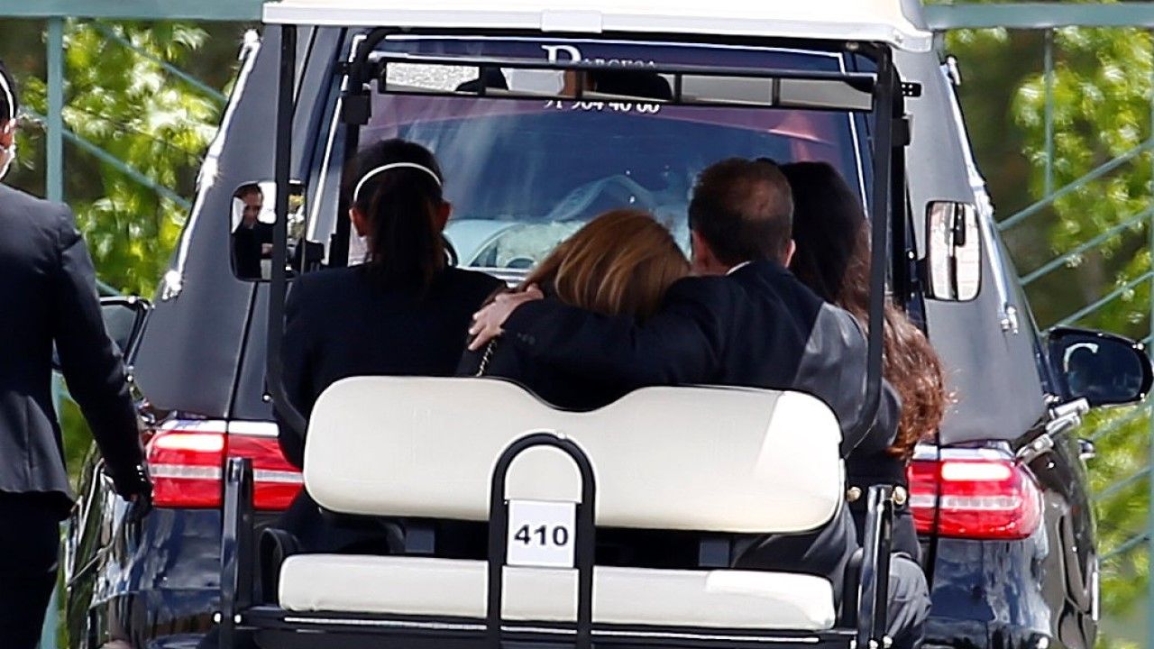 Alessandro Lequio y Ana Obregón dan el último adiós a su hijo Álex