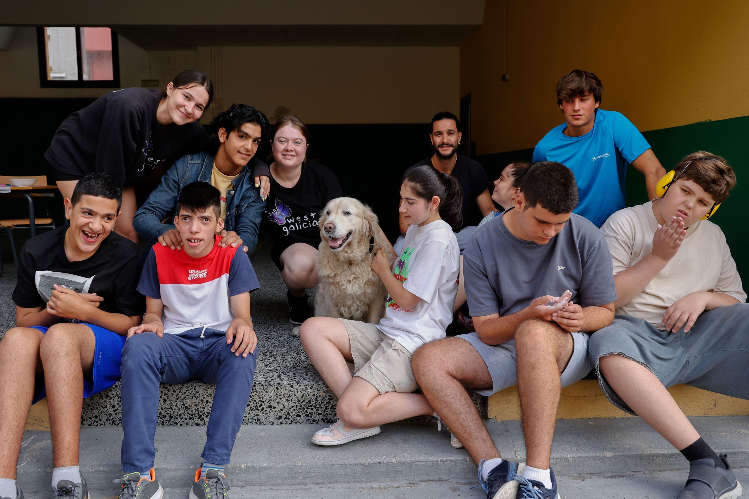 Monitores e participantes no campamento de vern Urban West que acolle a xvenes con diversidade funcional de grao 3 e trastorno do espectro autista. 22/08/2025