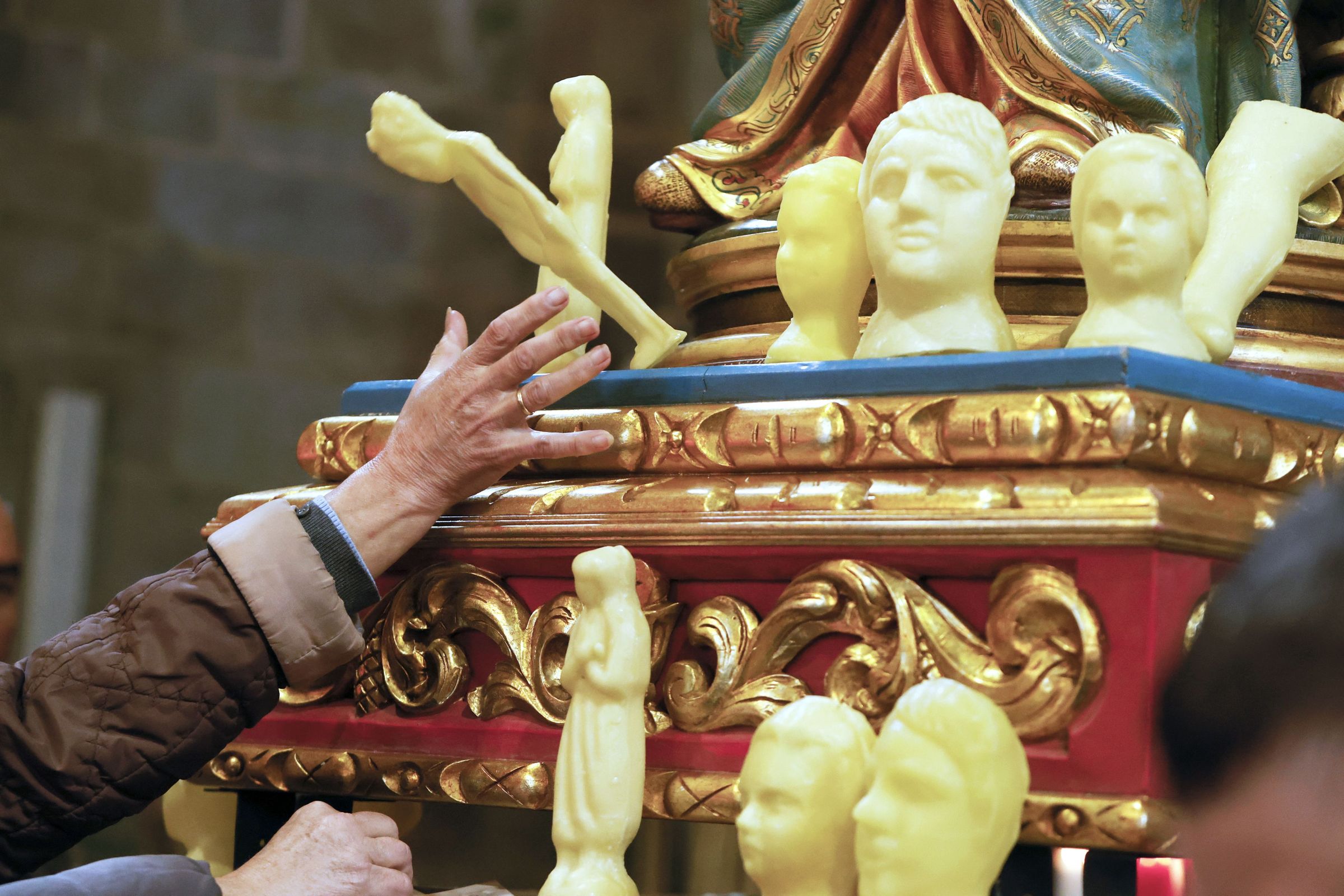 Exvotos na Virxe das Cabezas de Armenteira. 21/04/2025